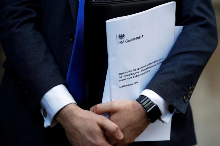 Brexit: Τι ισχύει για τους Έλληνες της Βρετανίας μετά τις καταιγιστικές εξελίξεις